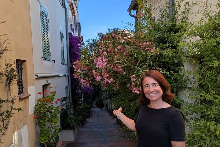 2 Hour Walking Tour in the Old Town of Antibes