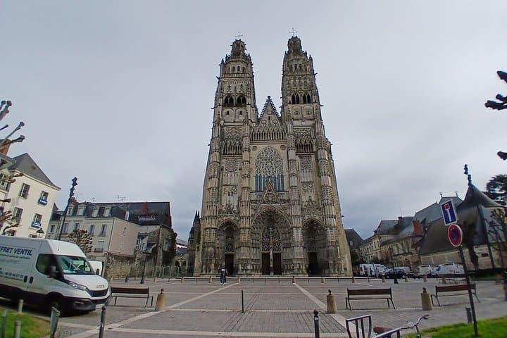 Tours: Private Walking Tour on Saint Martin and the Middle Ages