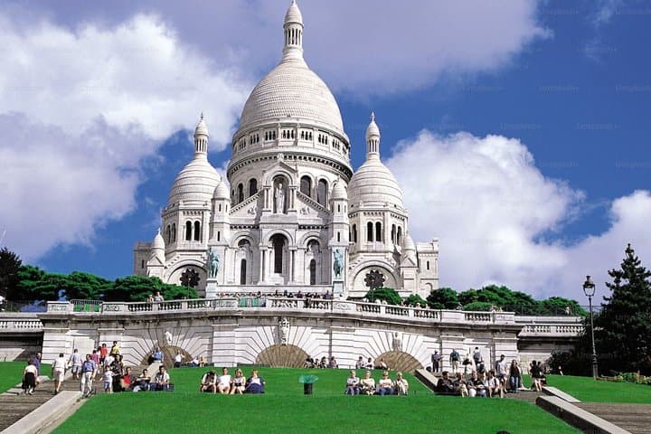 Early Access Sacre Coeur & Montmartre Small Group Experience