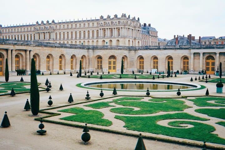 Versailles Gardens by Golf Cart and Private Palace Experience