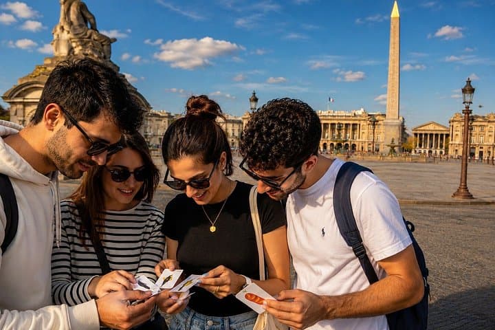 Escape outdoor game to visit around the Opera