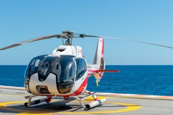 Cannes - Helicopter flight + 45min piloting initiation