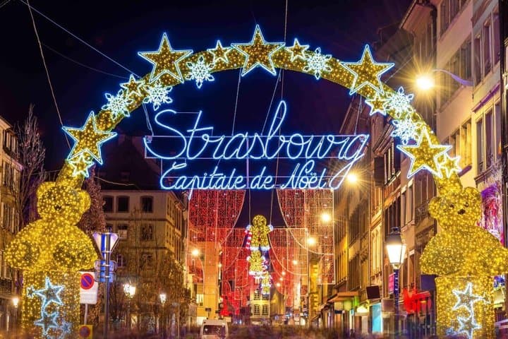 Strasbourg: Christmas Markets Walking Tour with Mulled Wine