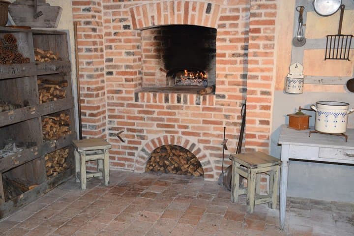 Privileged Journey in the 18th Century to the Blacksmith's Workshop